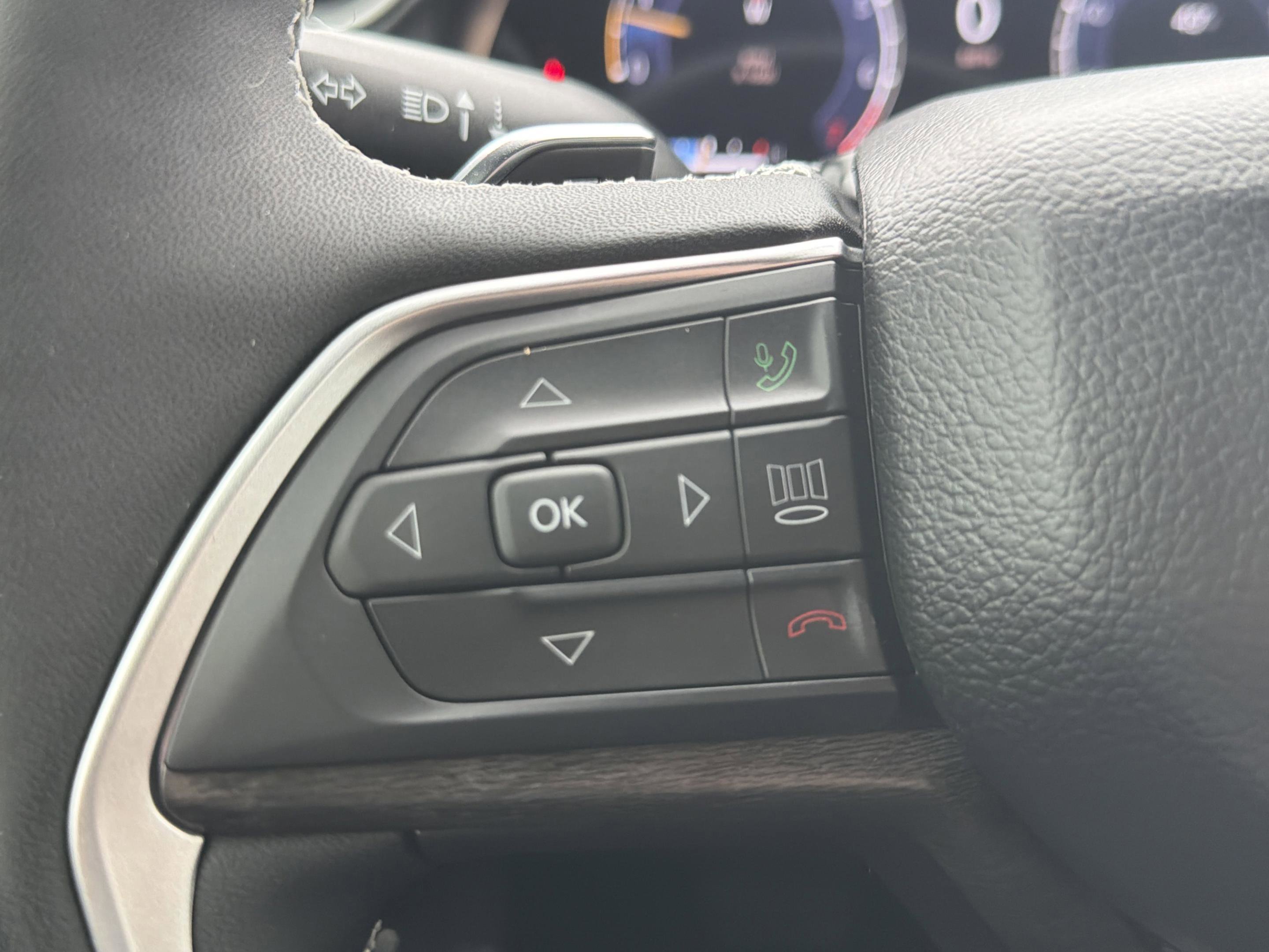 Used 2025 Jeep Grand Cherokee Limited w/ Trailer Tow Package image 23