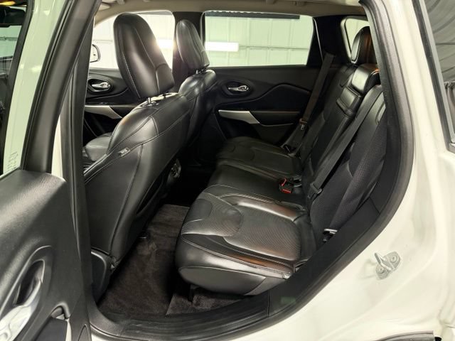 Used 2017 Jeep Cherokee Overland w/ Technology Group AWD/4WD image 10