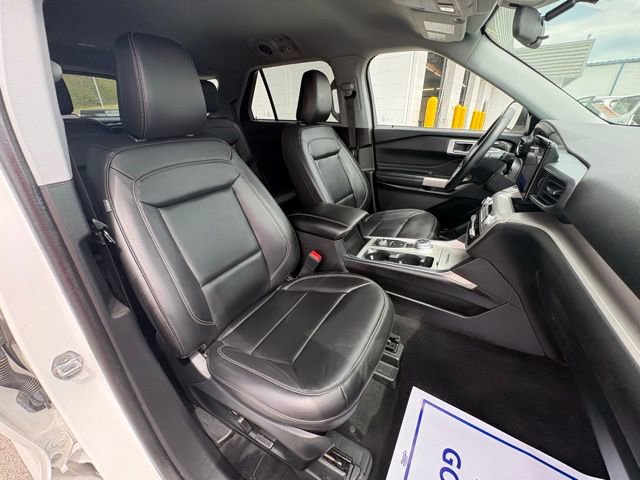 Used 2023 Ford Explorer XLT w/ Equipment Group 202A AWD/4WD image 29