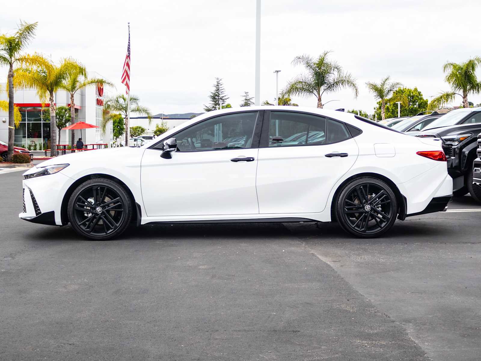 Used 2026 Toyota Camry Hybrid w/ Convenience Package FWD image 7