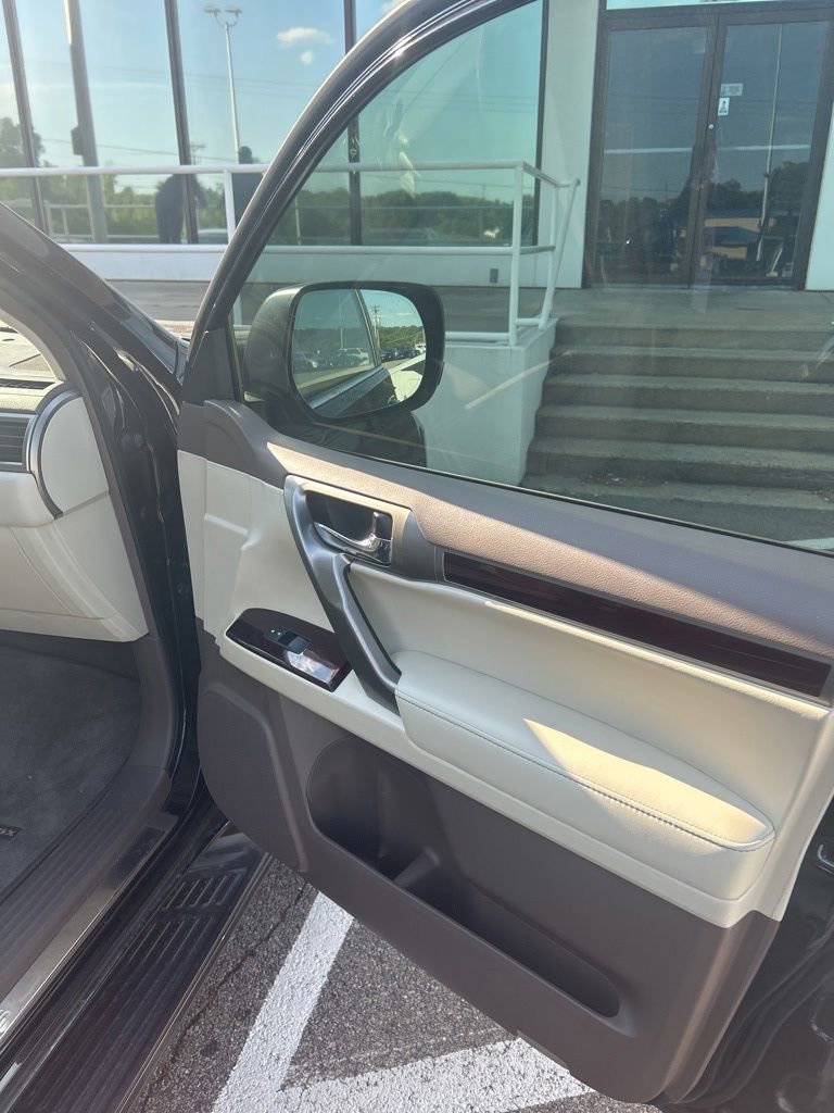 Used 2018 Lexus GX 460 Premium w/ Premium Package AWD/4WD image 20