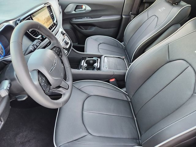 New 2026 Chrysler Pacifica Limited w/ S Appearance Package FWD image 8