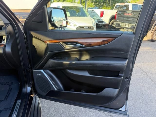 Used 2016 Cadillac Escalade Luxury AWD/4WD image 39