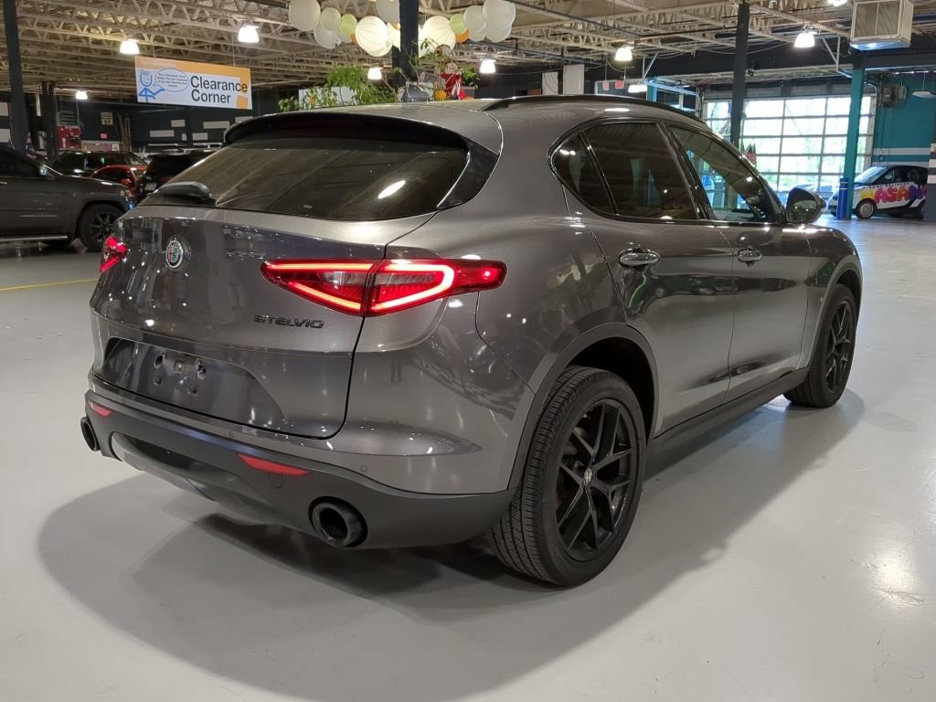 Used 2019 Alfa Romeo Stelvio Ti w/ Nero Edizione image 8