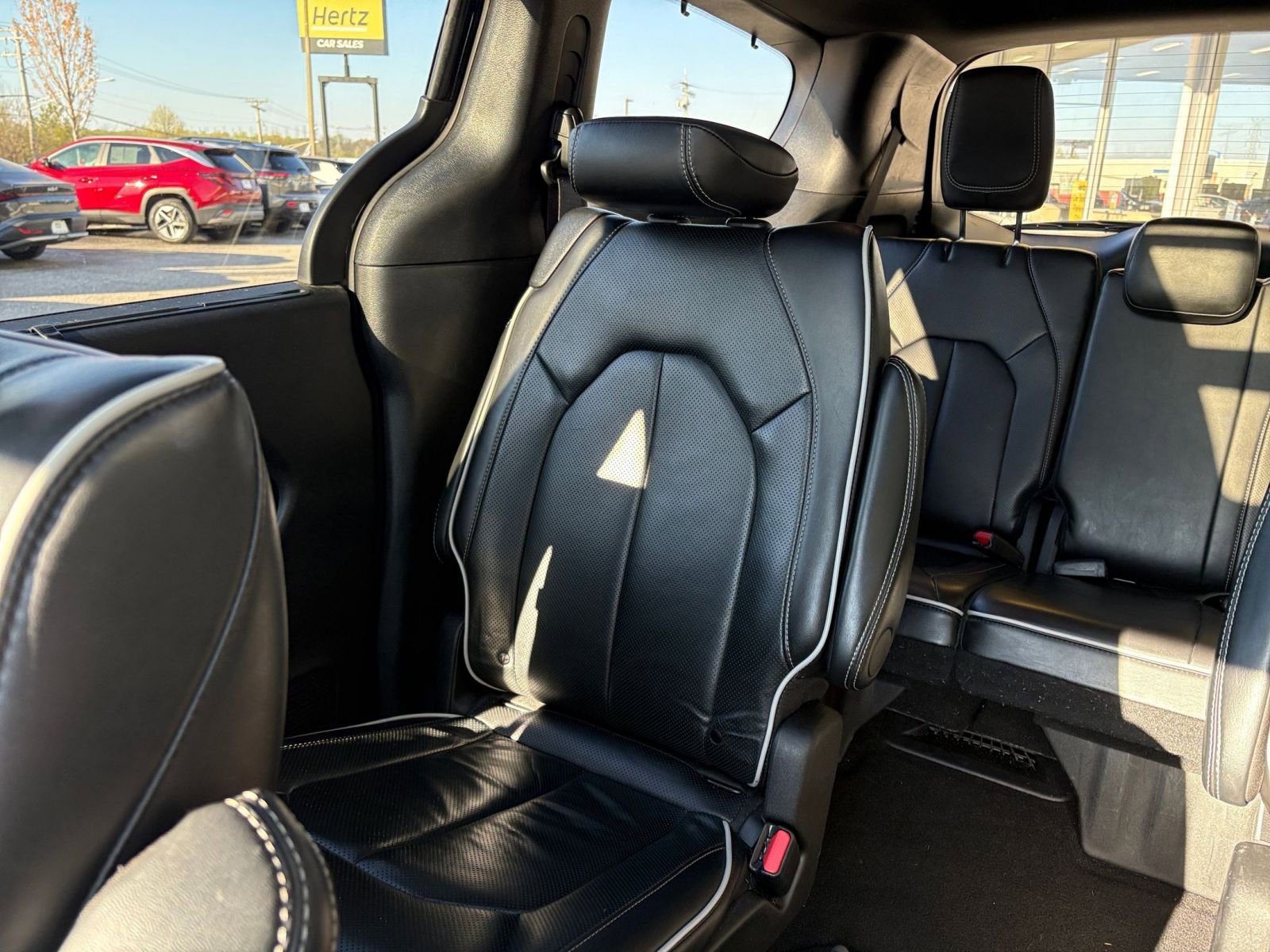 Used 2025 Chrysler Pacifica Limited image 44