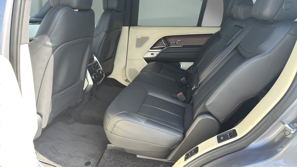 Used 2024 Land Rover Range Rover Long Wheelbase SE AWD/4WD image 12