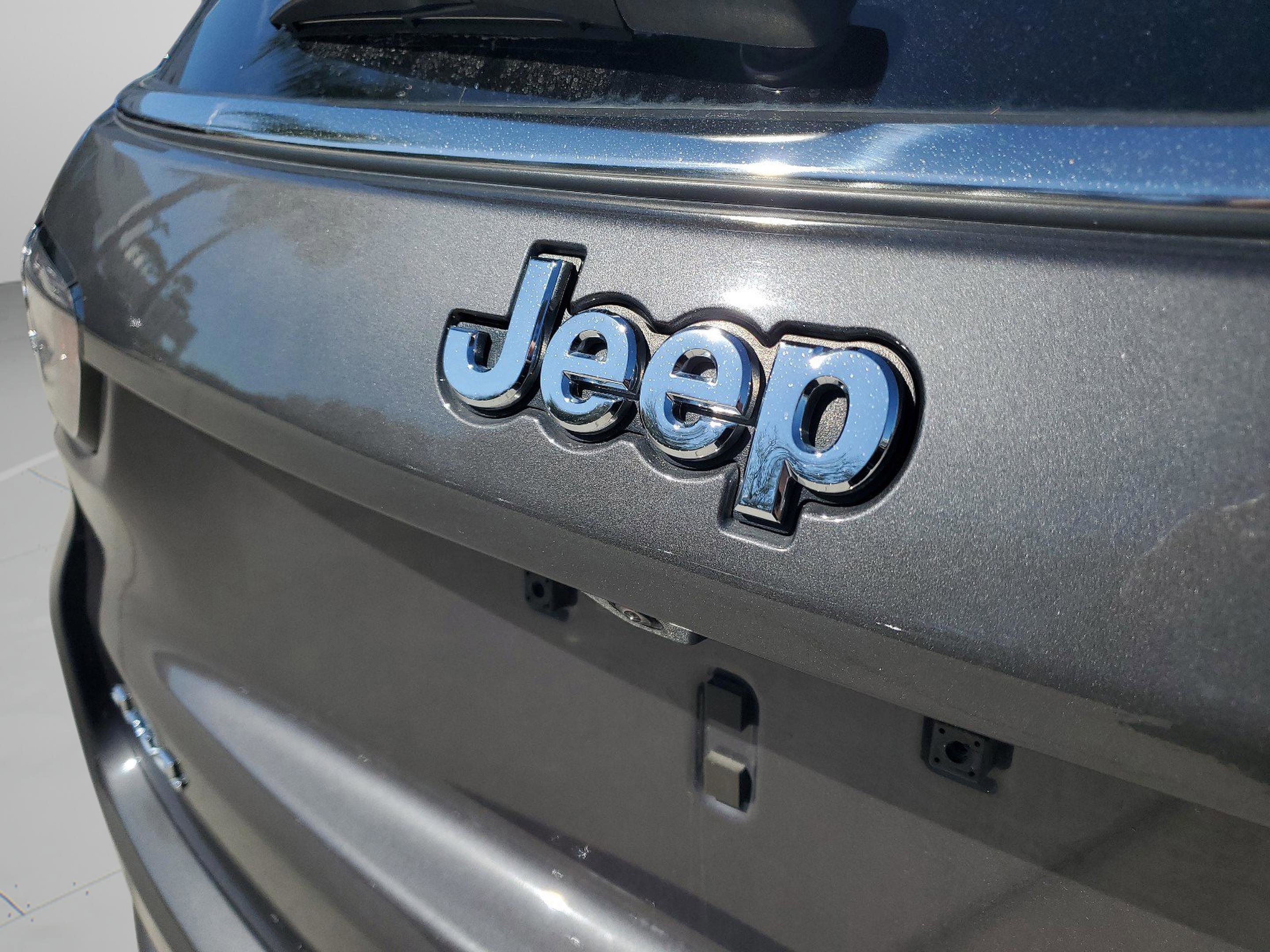 Certified 2024 Jeep Compass Latitude image 9