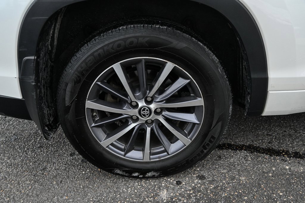 Used 2017 Toyota Highlander XLE image 14