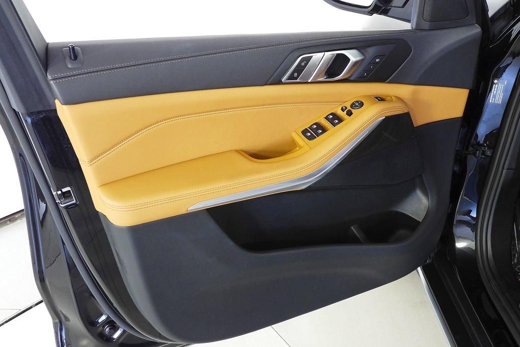 Used 2023 BMW X5 xDrive40i w/ Parking Assistance Package image 11