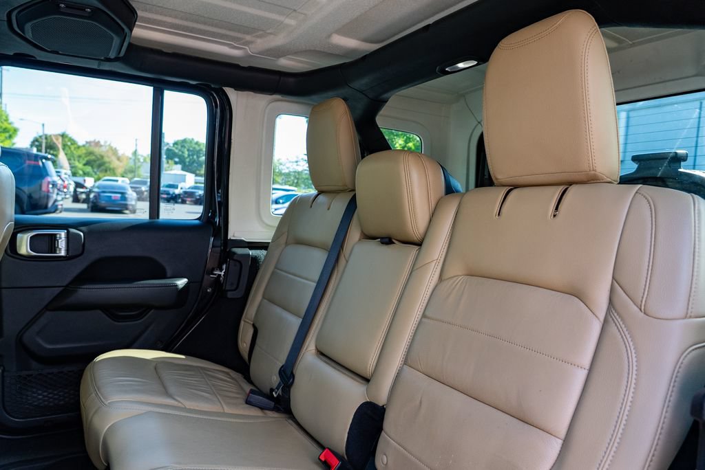 Used 2018 Jeep Wrangler Unlimited Sahara w/ Uconnect 4C Nav & Sound Group AWD/4WD image 23