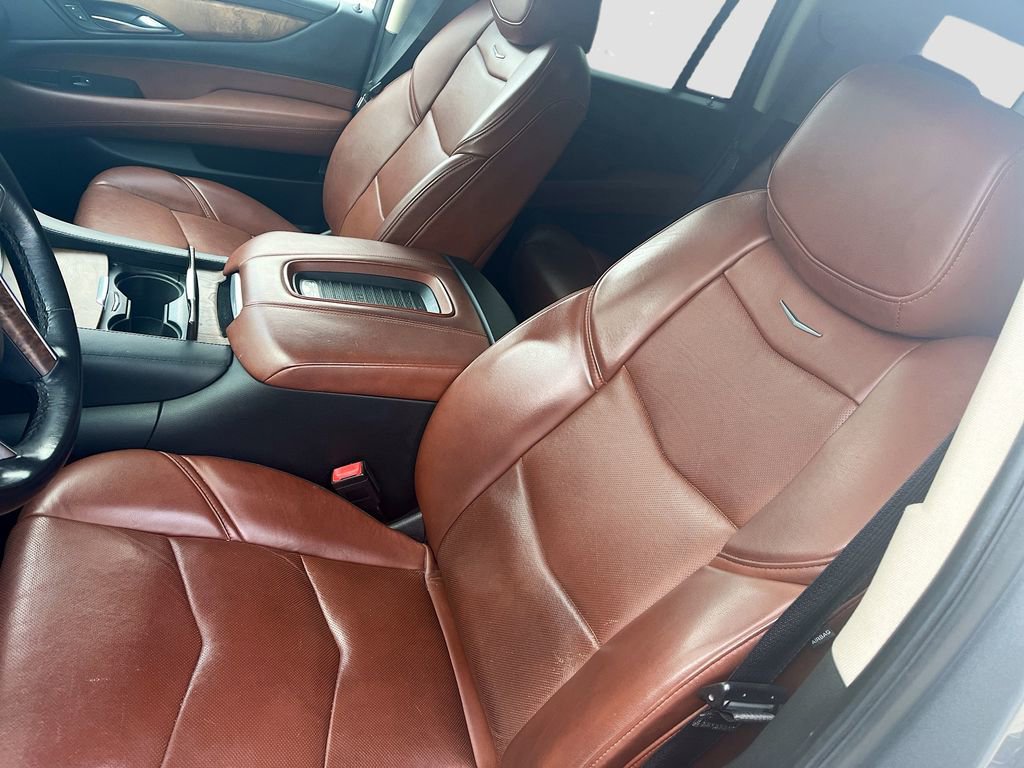Used 2020 Cadillac Escalade Luxury w/ Escalade Sport Edition AWD/4WD image 20