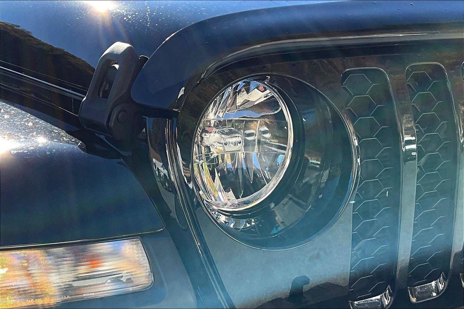 Used 2022 Jeep Gladiator Sport image 30