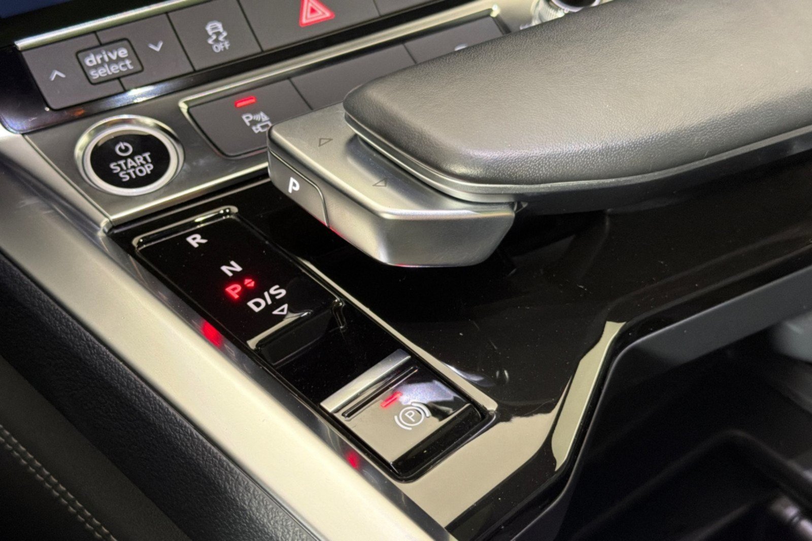 Used 2024 Audi Q8 e-tron Premium AWD/4WD image 19