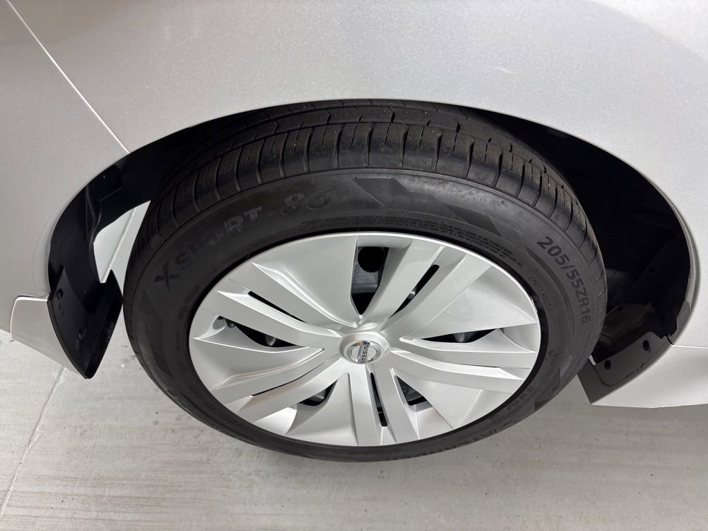 Used 2022 Nissan Leaf S image 10