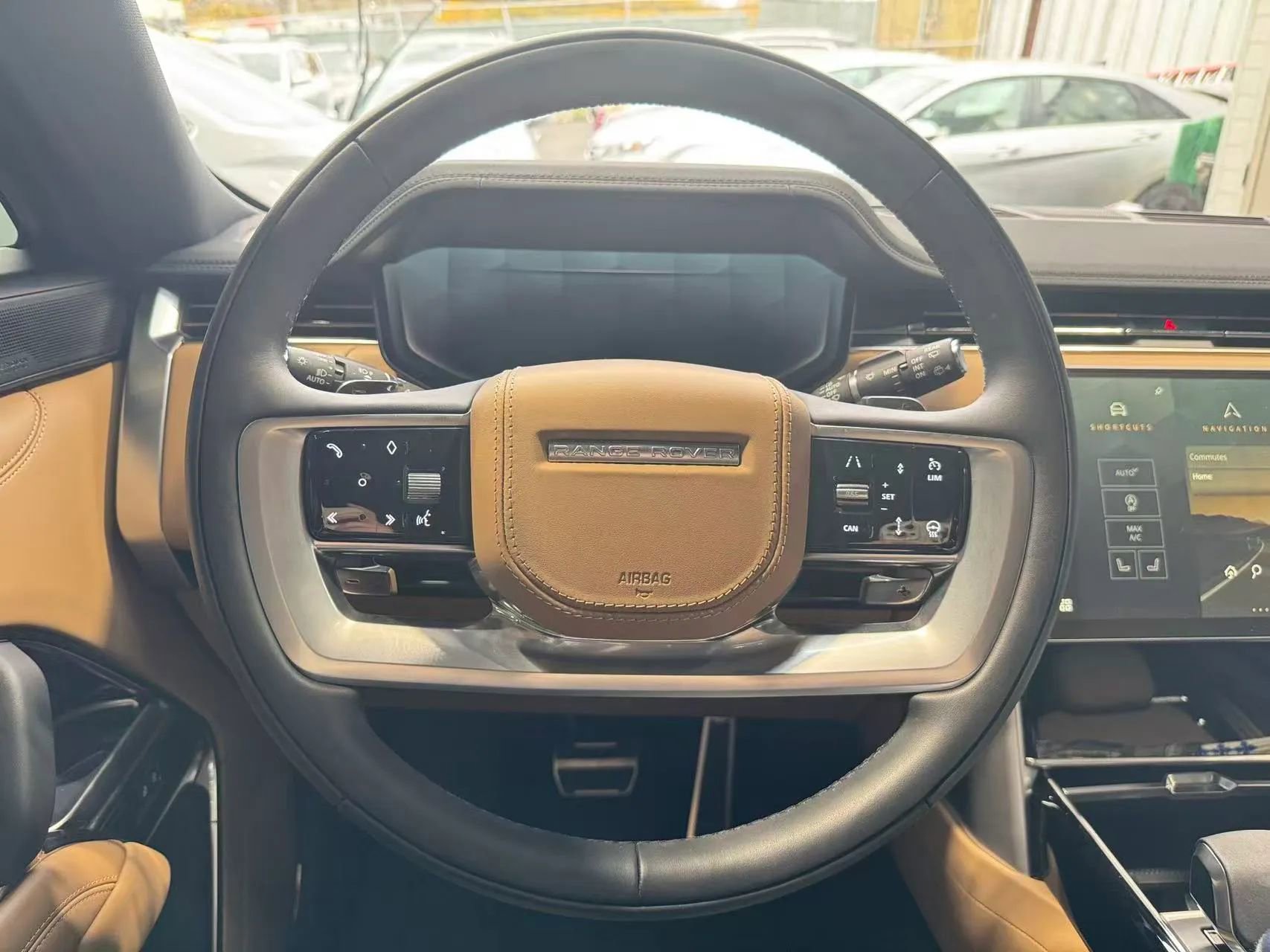 Used 2025 Land Rover Range Rover Long Wheelbase SE image 7