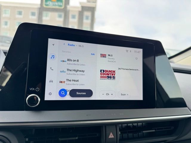 Used 2024 Toyota Prius LE image 3