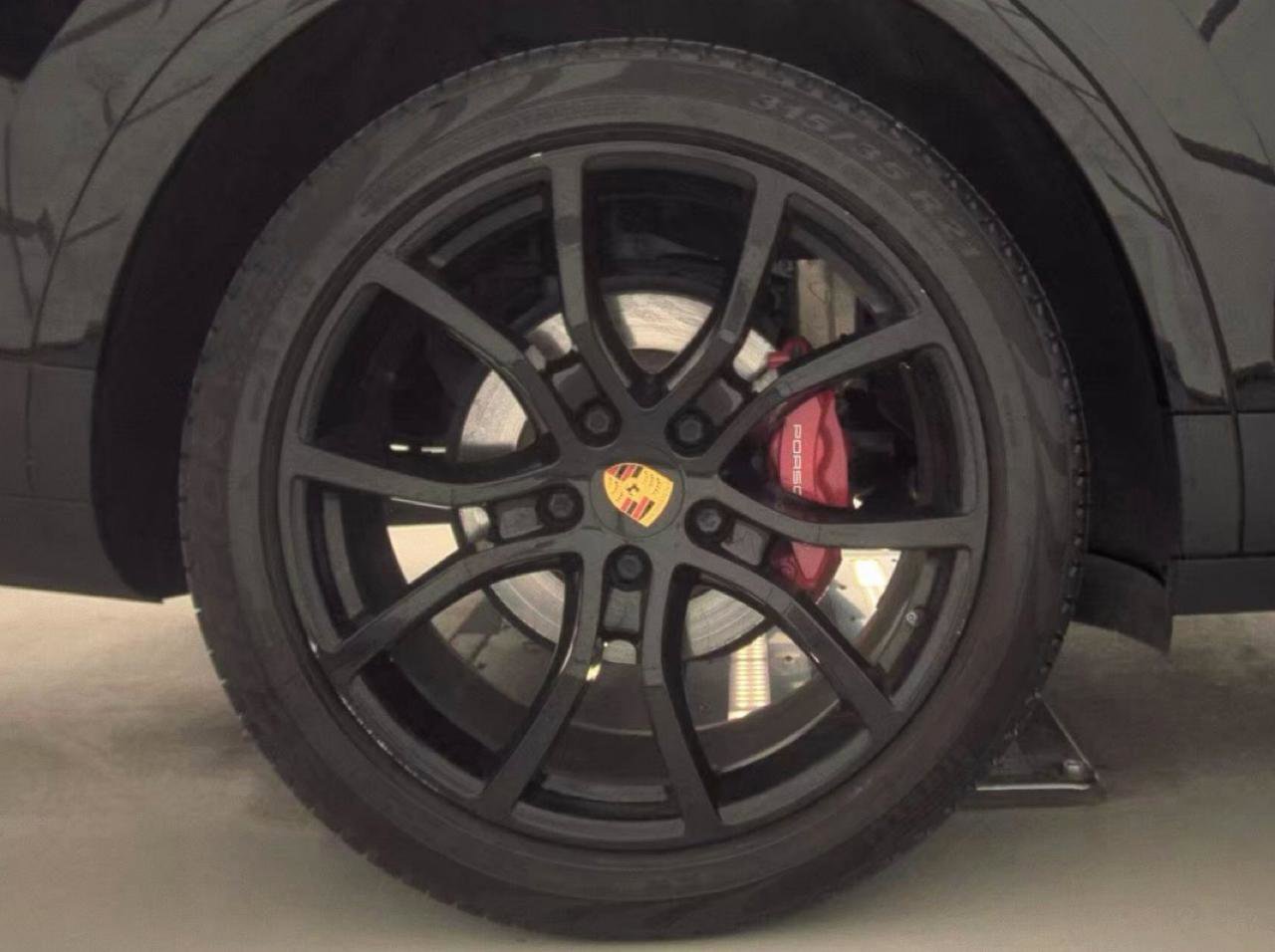 Used 2023 Porsche Cayenne AWD/4WD image 14