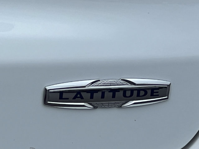 Used 2024 Jeep Compass Latitude w/ Convenience Group AWD/4WD image 9