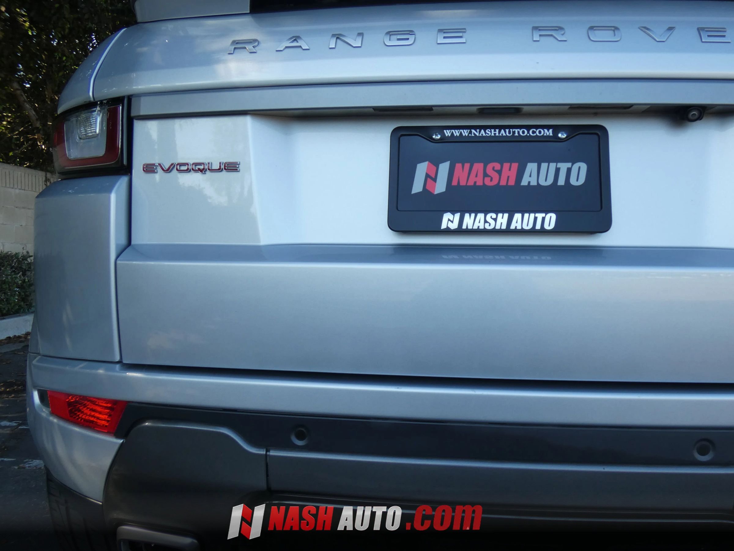 Used 2019 Land Rover Range Rover Evoque SE Dynamic AWD/4WD image 11