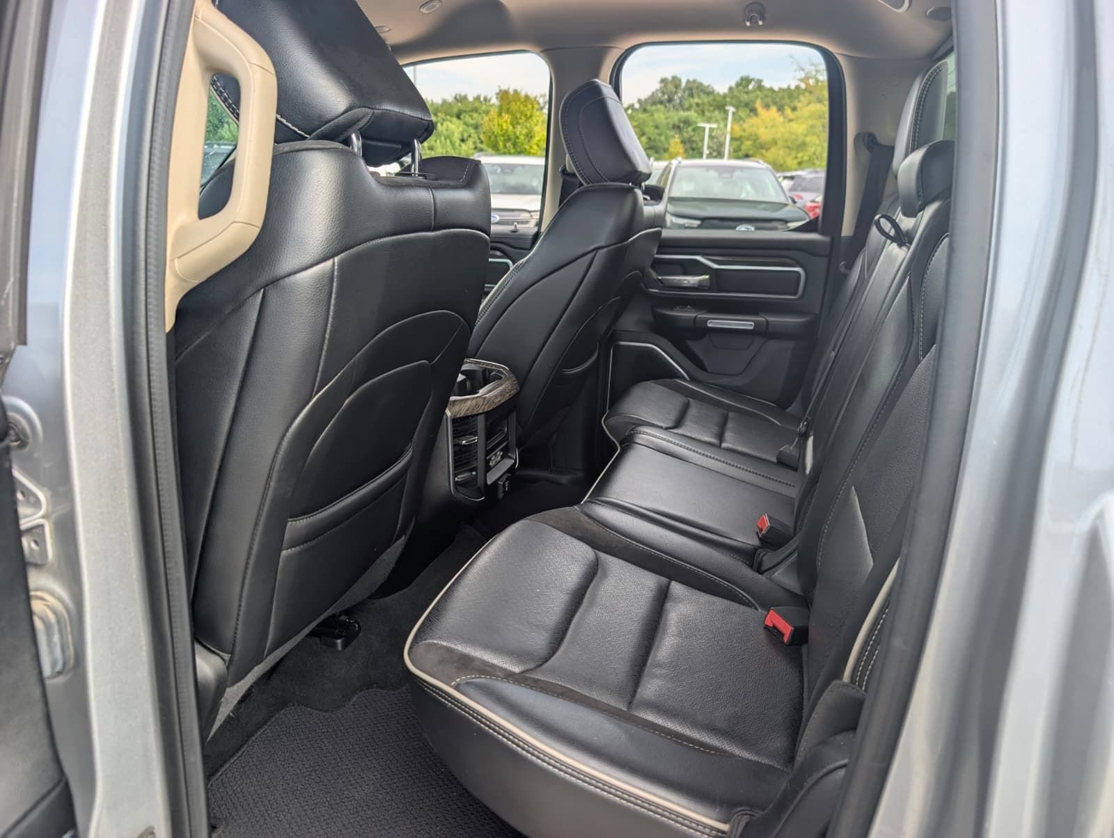 Used 2020 RAM 1500 Laramie AWD/4WD image 38