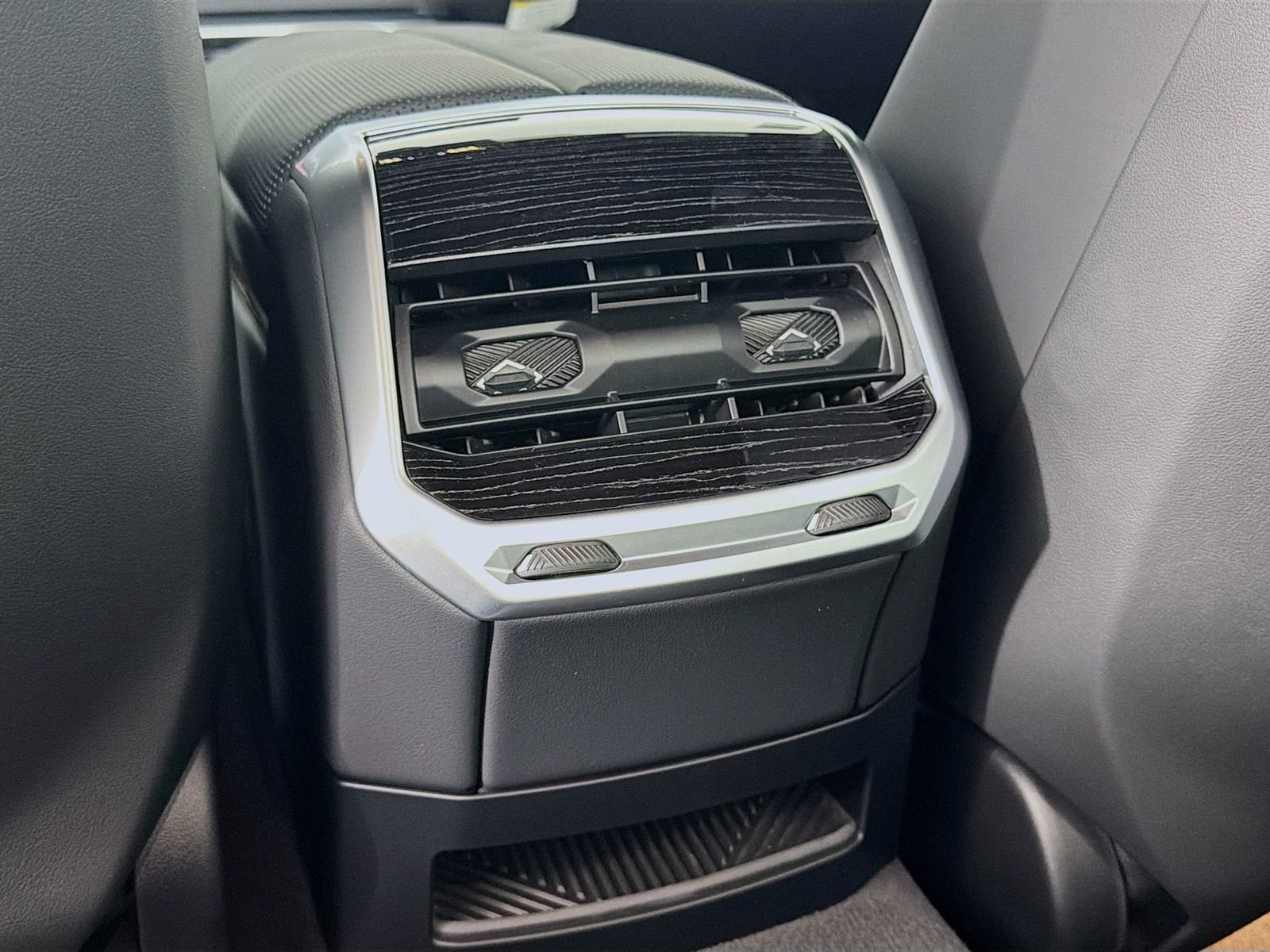 New 2026 BMW i7 xDrive60 w/ M Sport Package RWD image 28