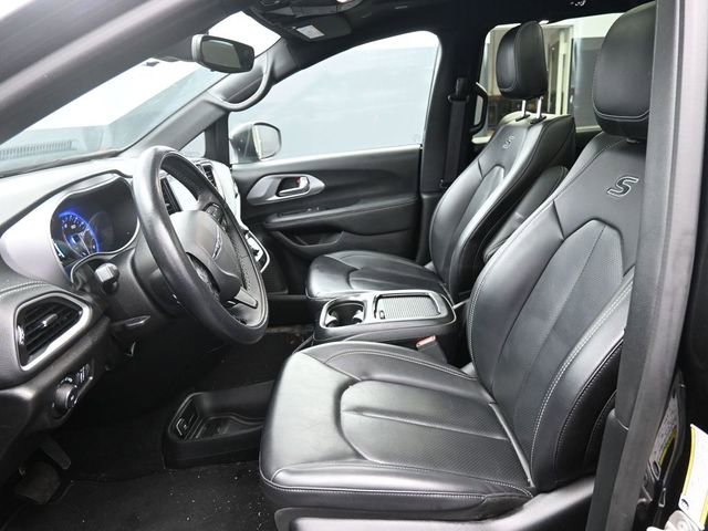 Used 2023 Chrysler Pacifica Touring-L w/ S Appearance Package AWD/4WD image 14