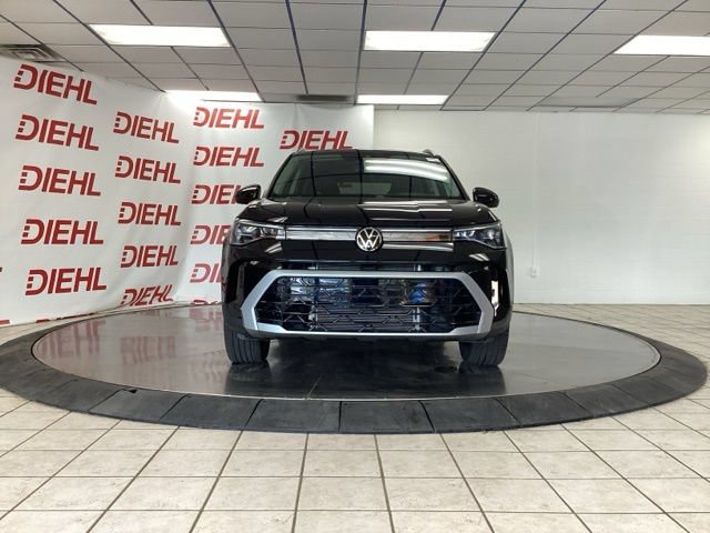 Used 2025 Volkswagen Taos SEL AWD/4WD image 2