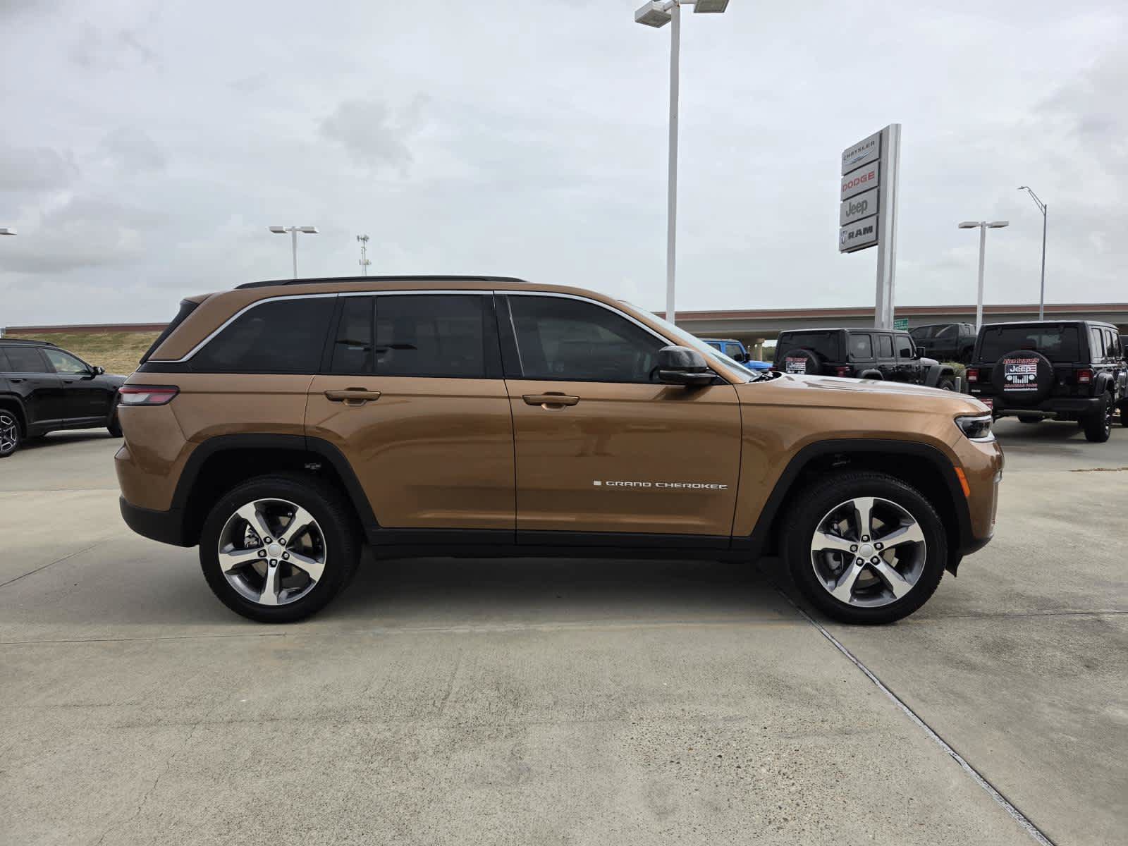 New 2026 Jeep Grand Cherokee Limited AWD/4WD image 6