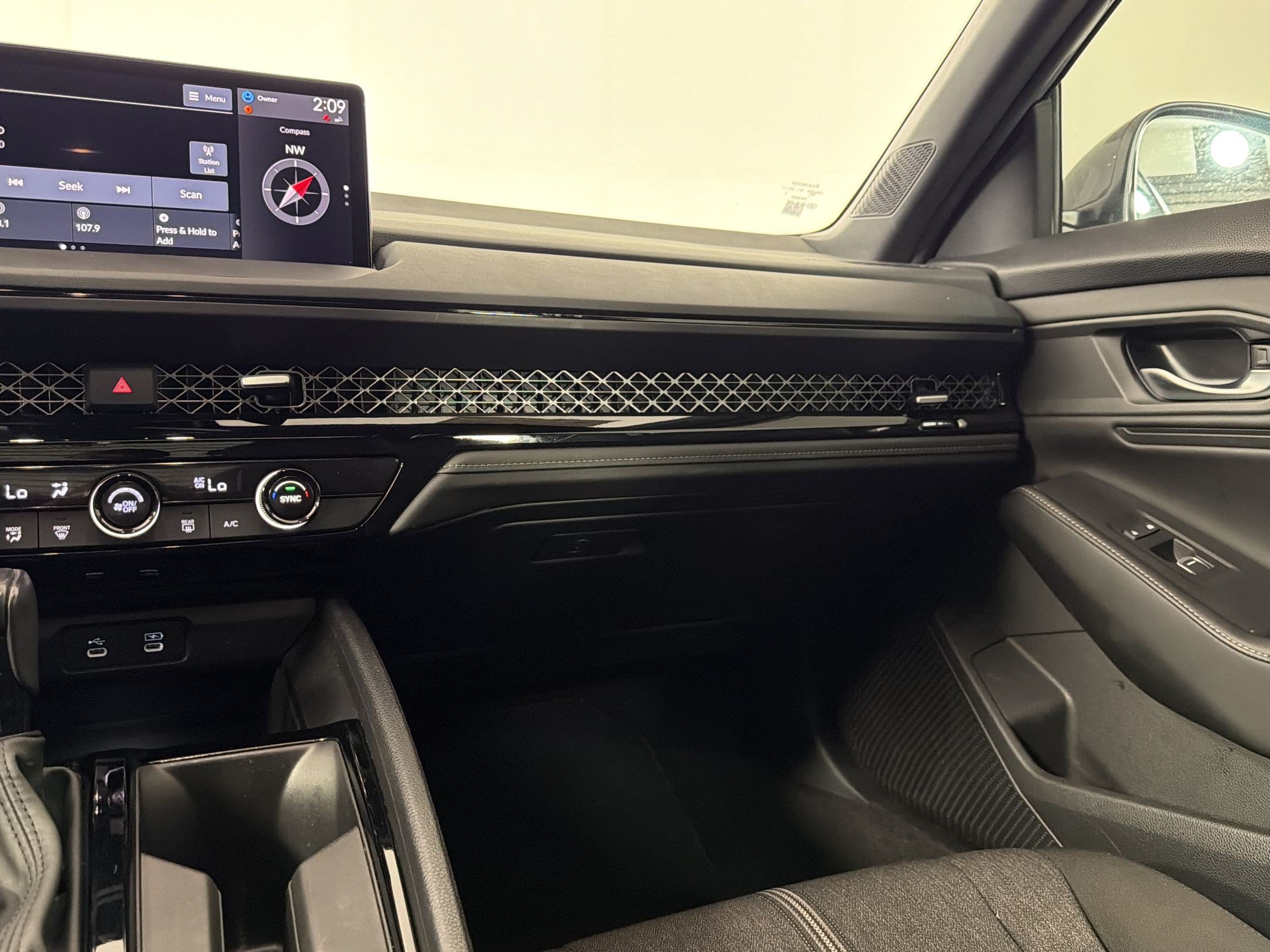 Used 2023 Honda Accord Sport image 29
