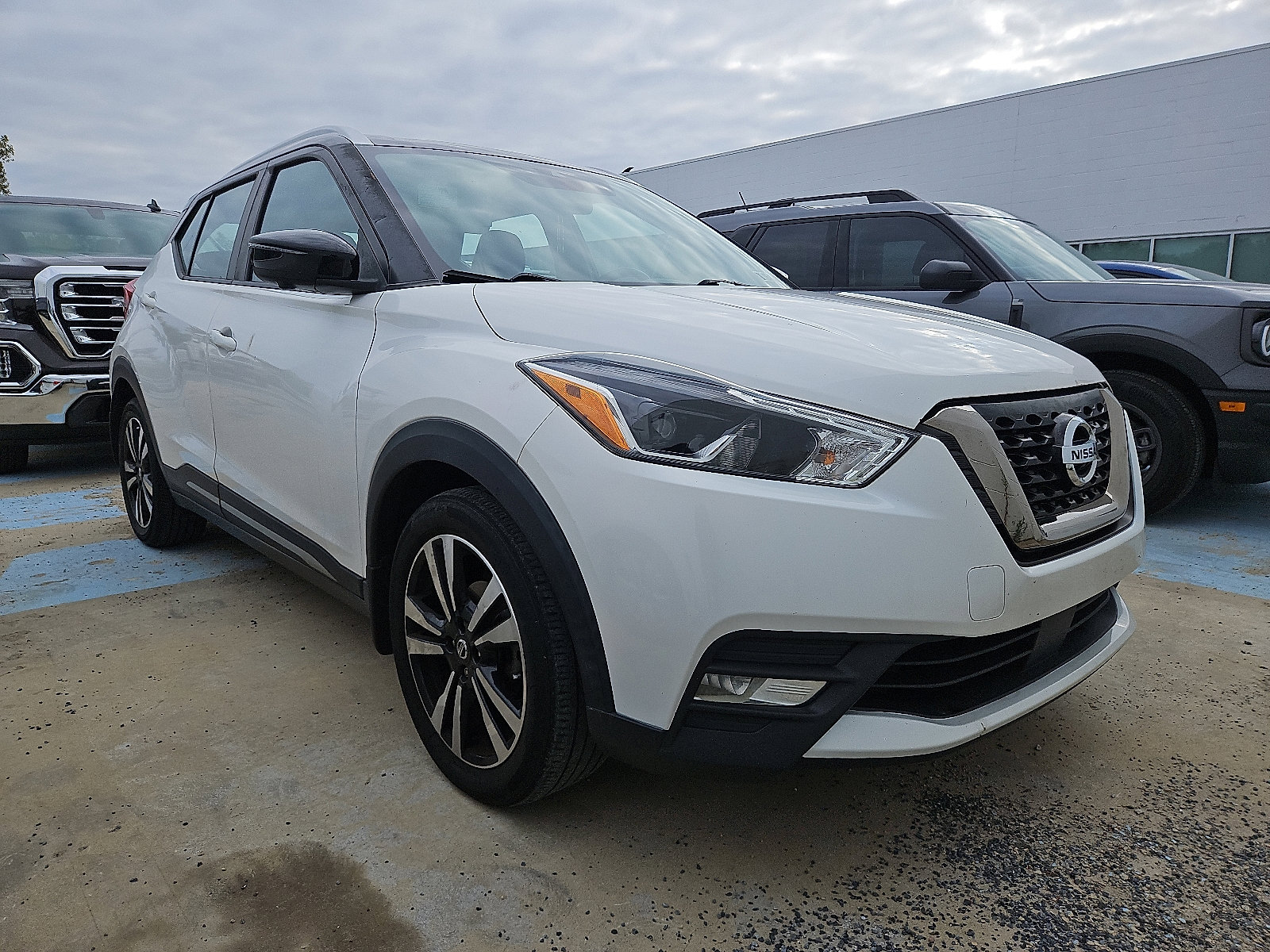Used 2020 Nissan Kicks SR