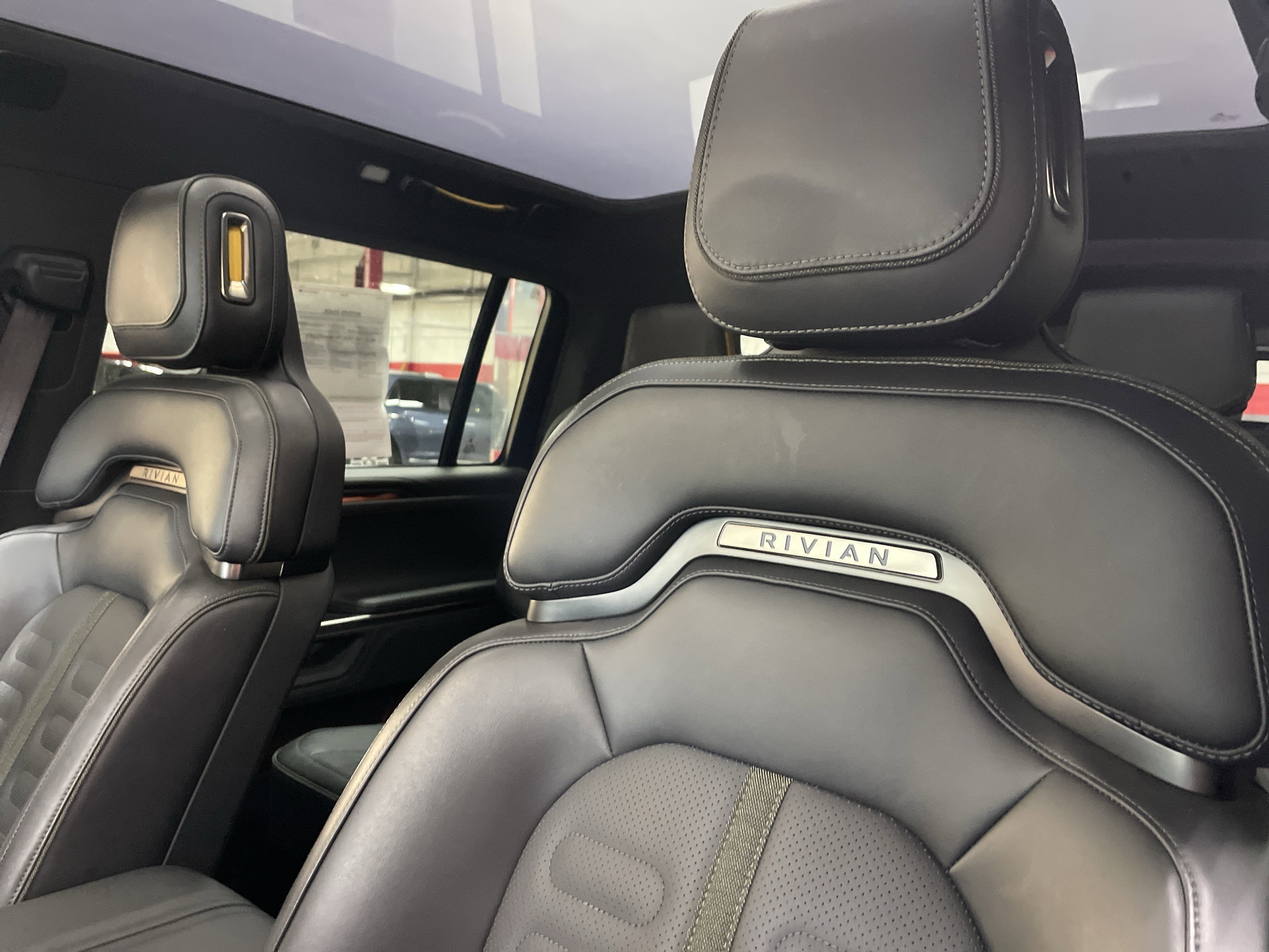 Used 2025 Rivian R1S Adventure AWD/4WD image 9