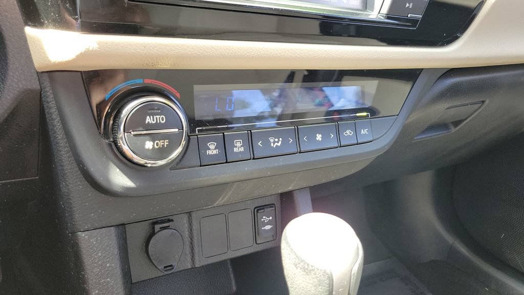 Used 2014 Toyota Corolla LE FWD image 18
