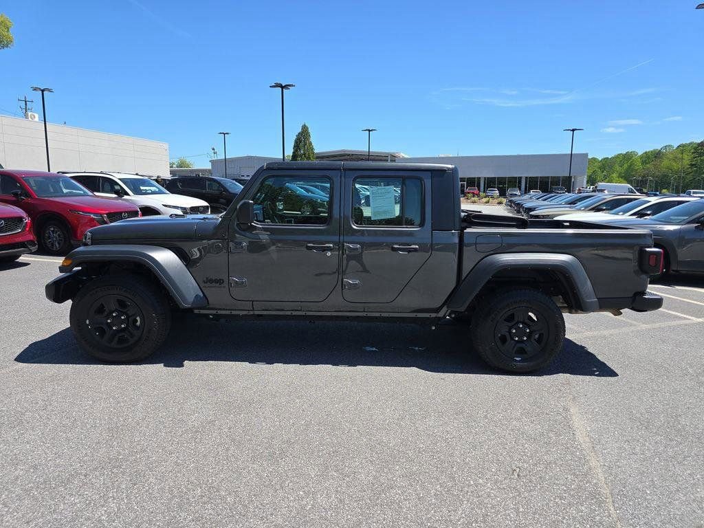 Used 2023 Jeep Gladiator Sport w/ Trailer Tow Package AWD/4WD image 6