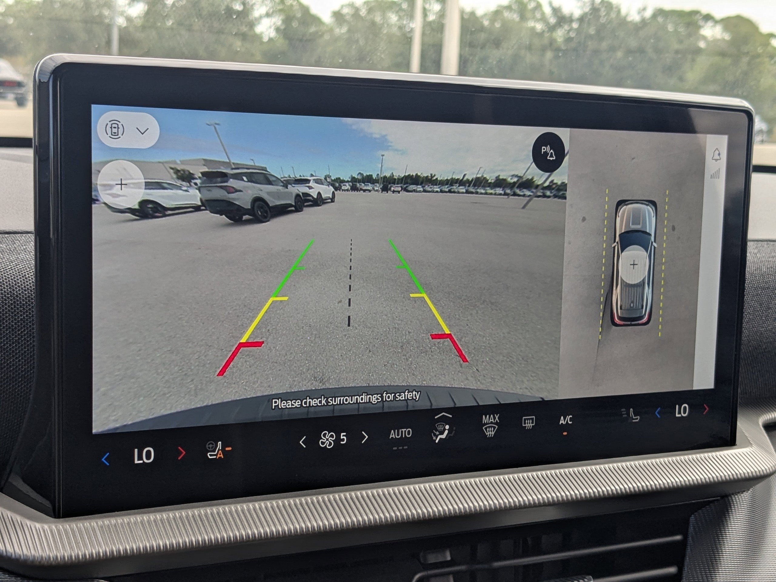 Used 2025 Ford Explorer ST-Line w/ ST-Line Street Pack image 25