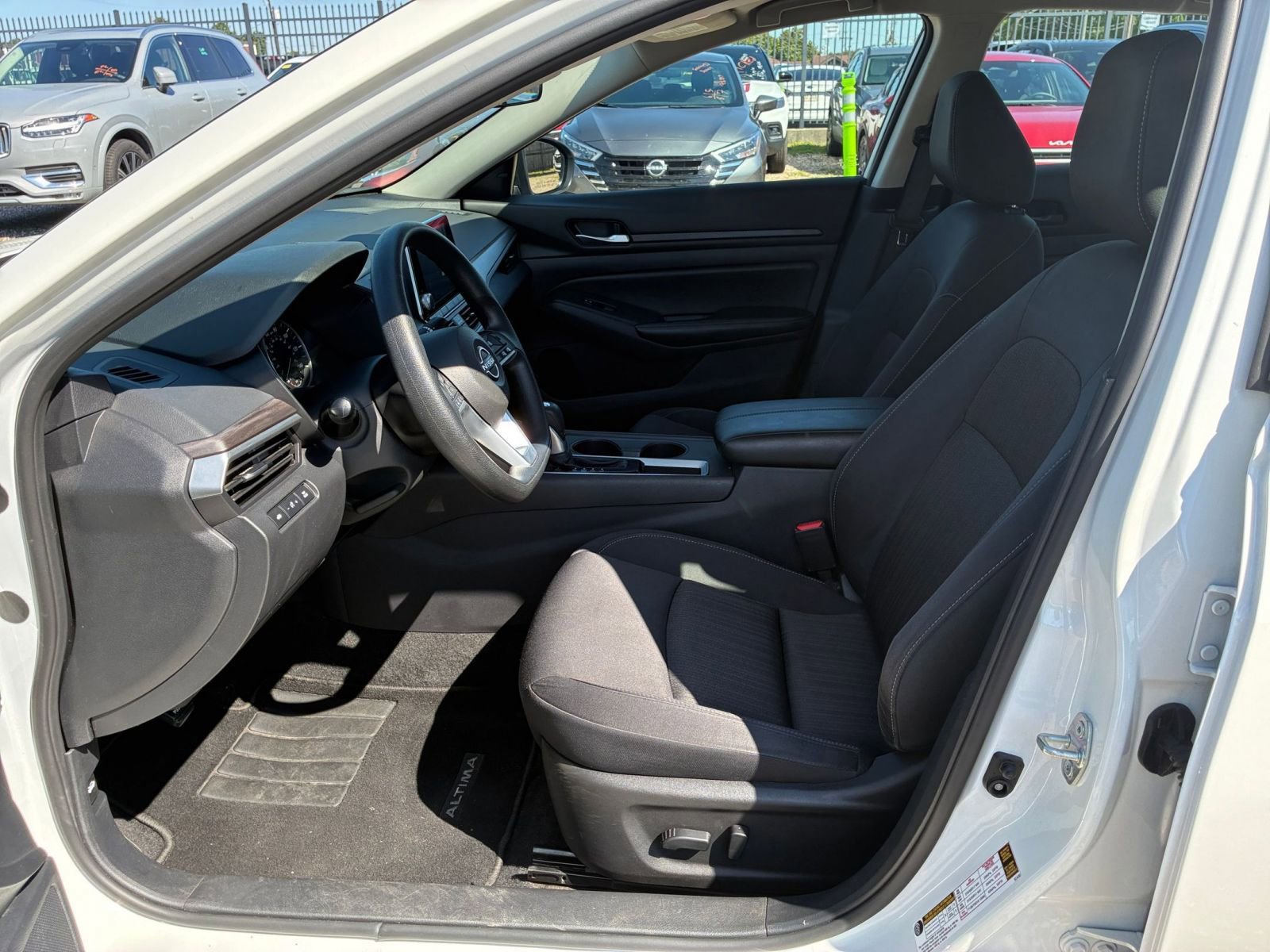 Used 2025 Nissan Altima 2.5 SV FWD image 21