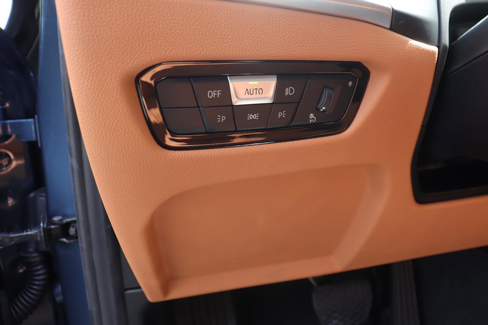 New 2025 BMW 330i Sedan w/ Convenience Package image 26