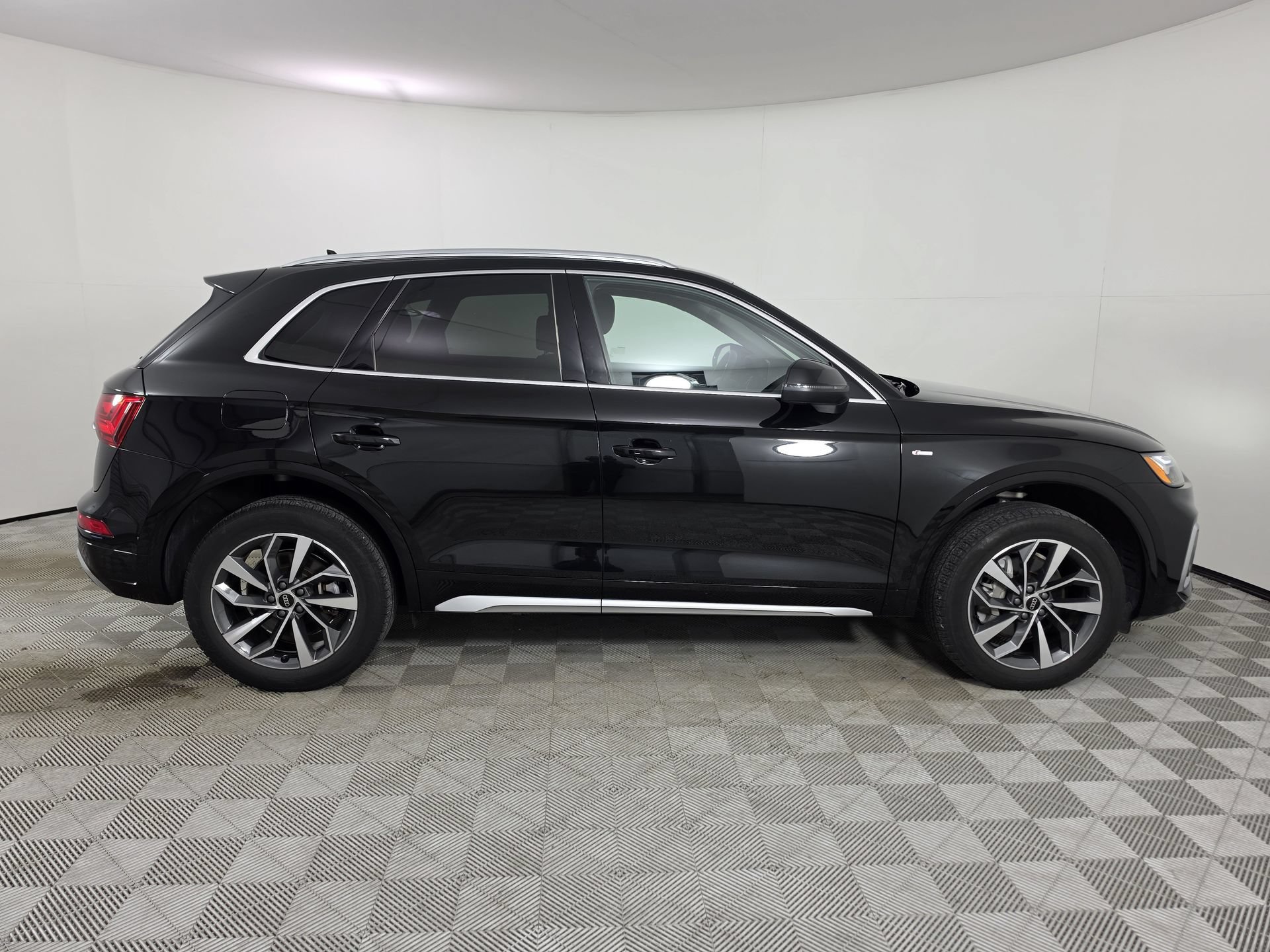 Certified 2024 Audi Q5 2.0T Premium Plus AWD/4WD image 8