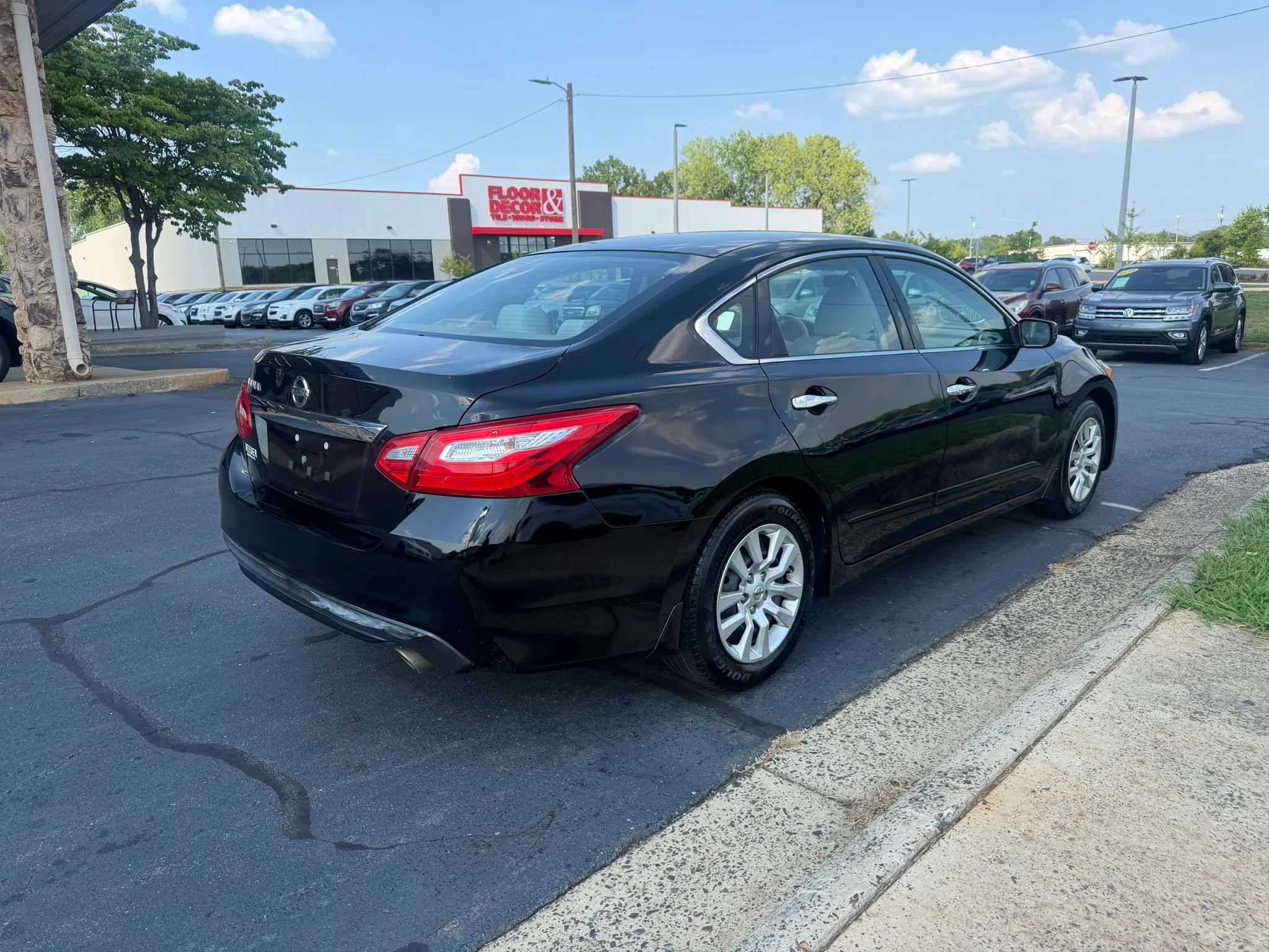 Used 2017 Nissan Altima 2.5 S w/ Power Driver Seat Package FWD image 7
