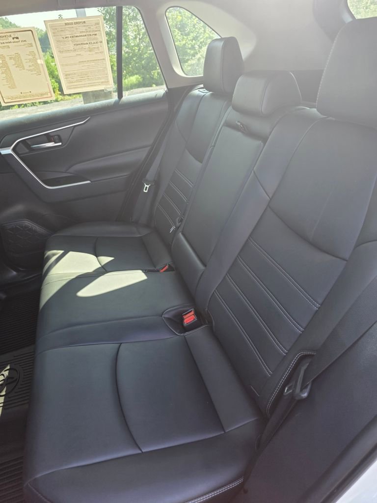 Used 2021 Toyota RAV4 XLE Premium image 10