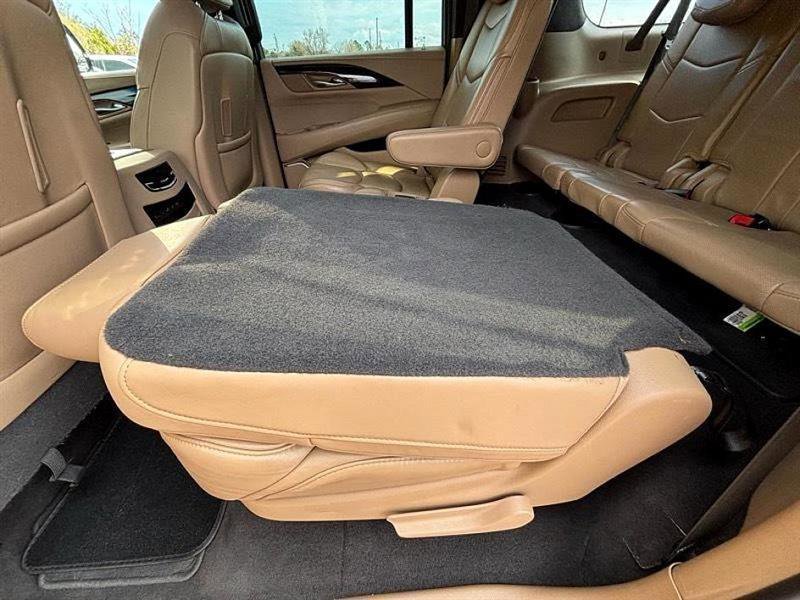 Used 2020 Cadillac Escalade ESV Platinum image 43