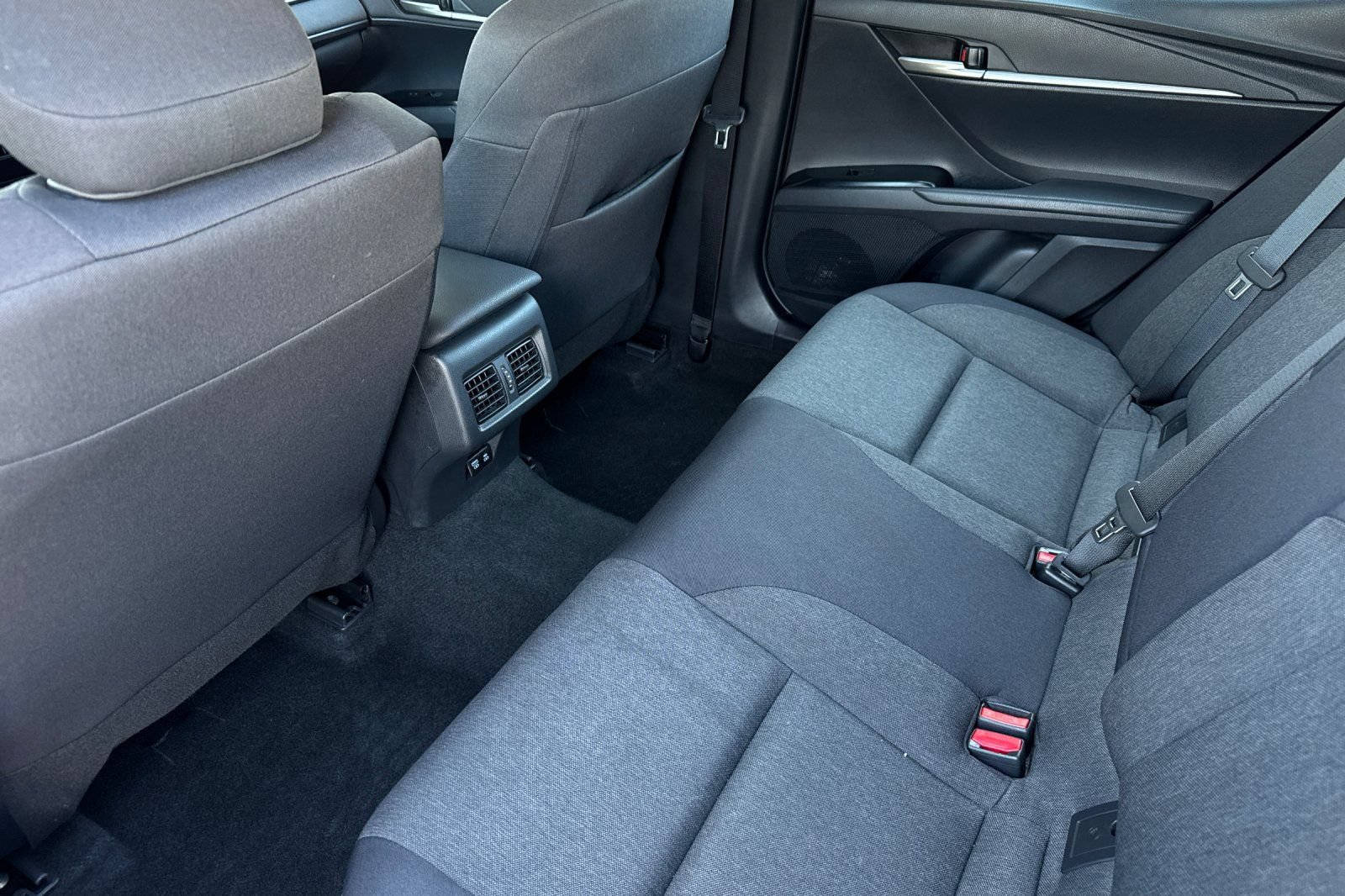 Used 2025 Toyota Camry LE FWD image 14