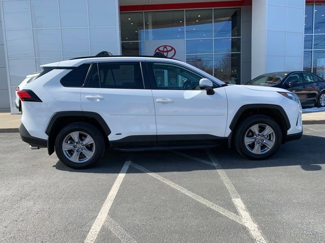 Used 2022 Toyota RAV4 XLE w/ Convenience Package image 2