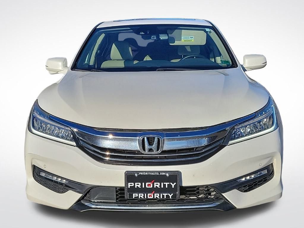 Used 2017 Honda Accord Touring image 6