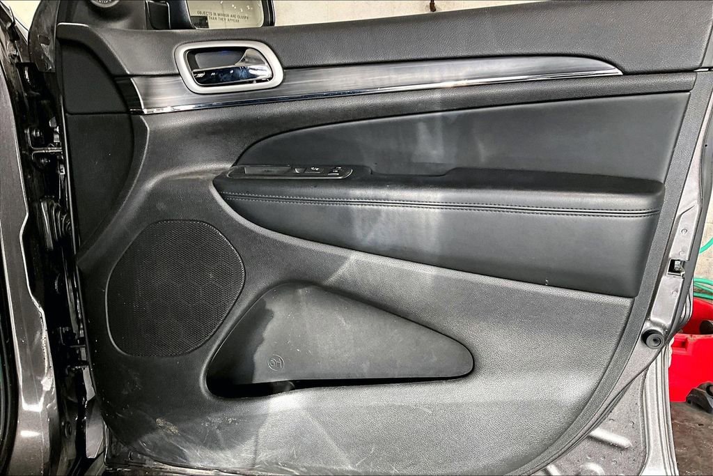 Used 2021 Jeep Grand Cherokee Limited image 24