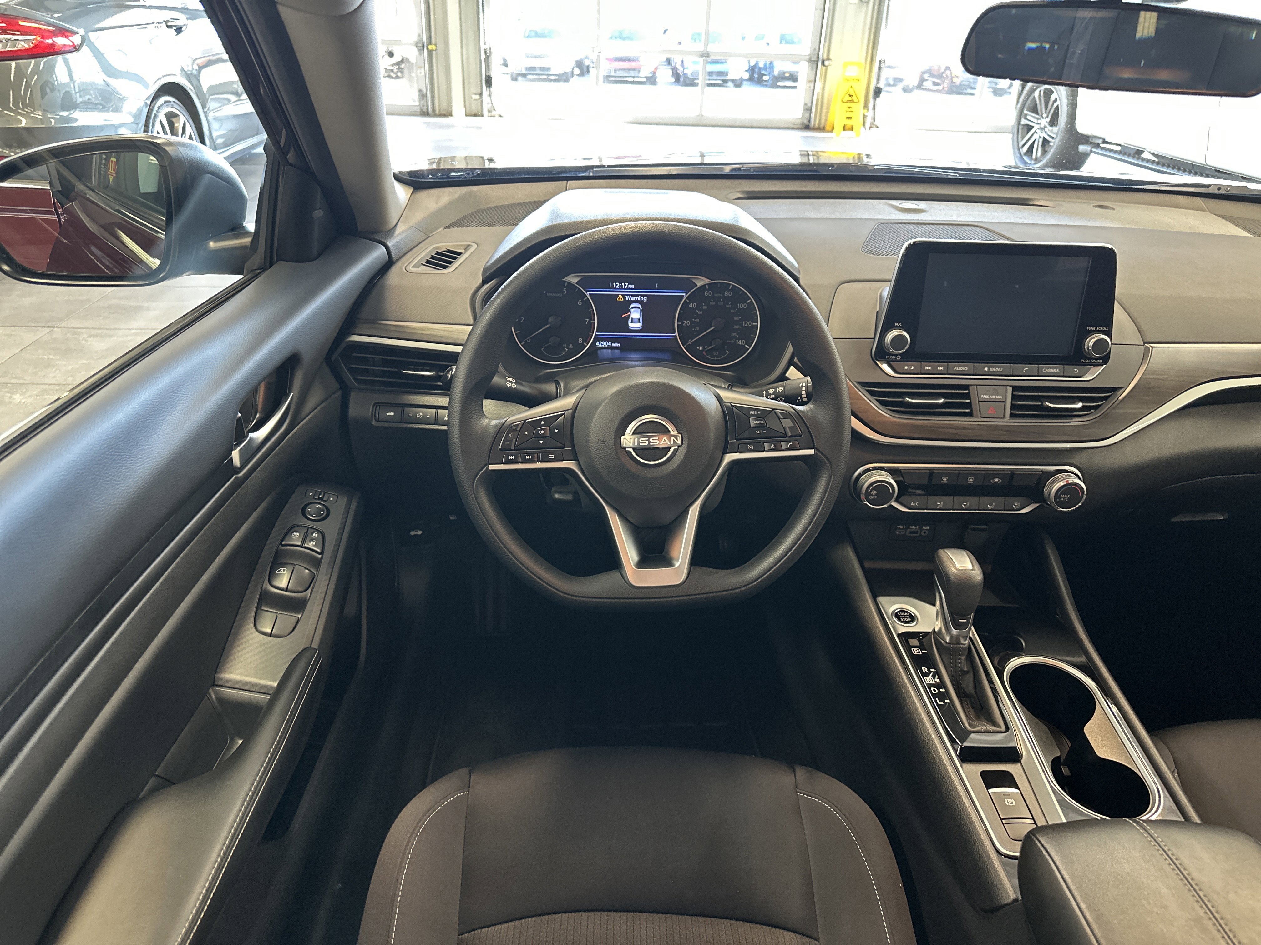 Used 2024 Nissan Altima 2.5 SV image 2