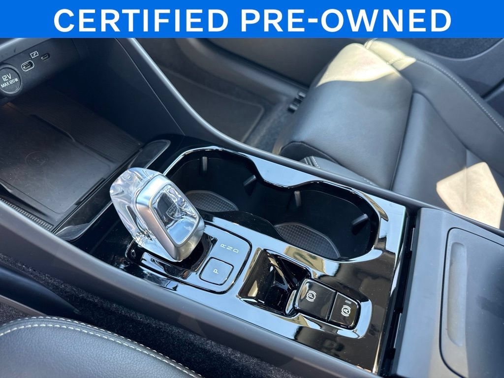 Certified 2025 Volvo XC40 B5 Plus AWD/4WD image 13