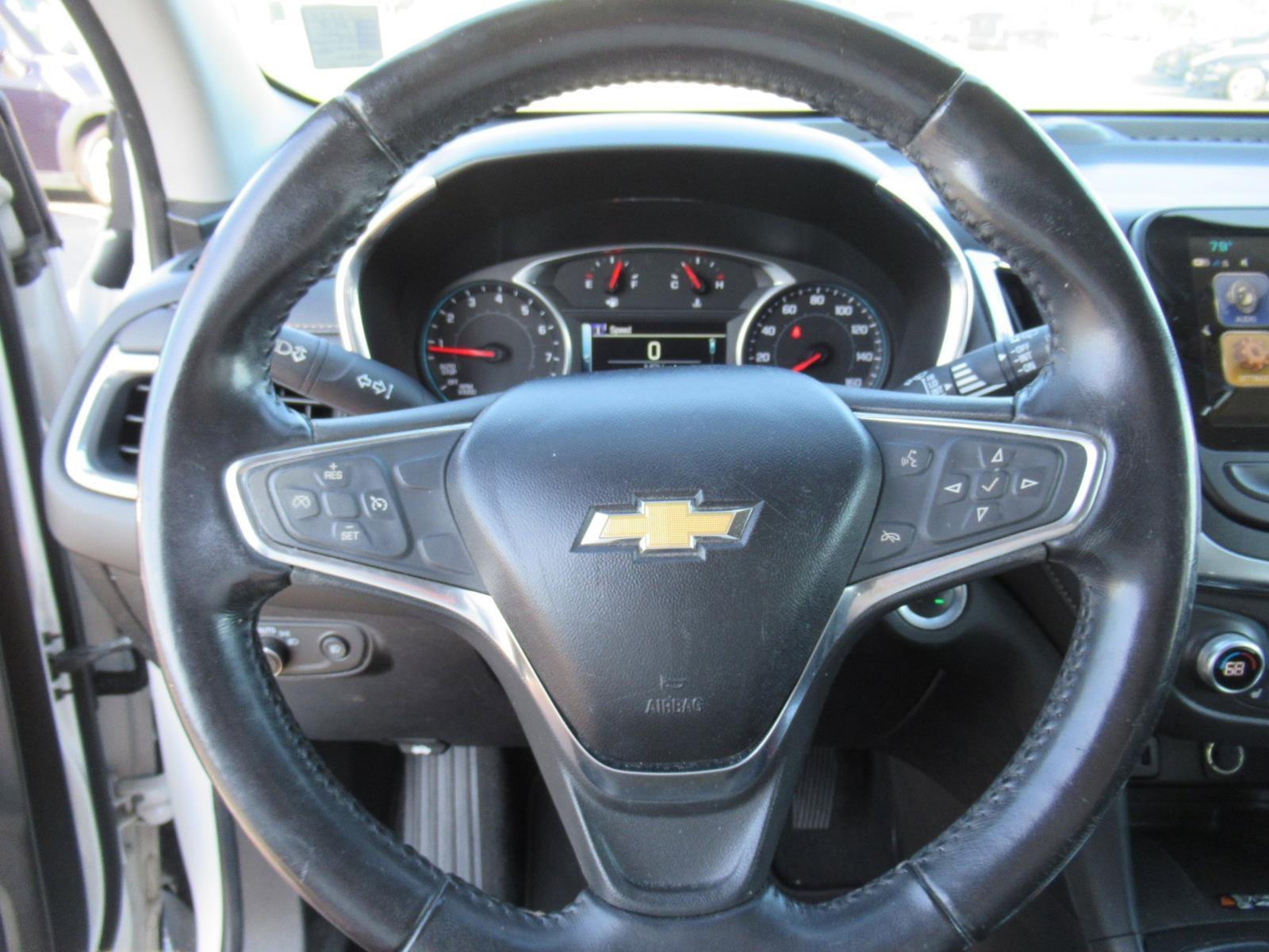 Used 2018 Chevrolet Equinox Premier FWD image 22