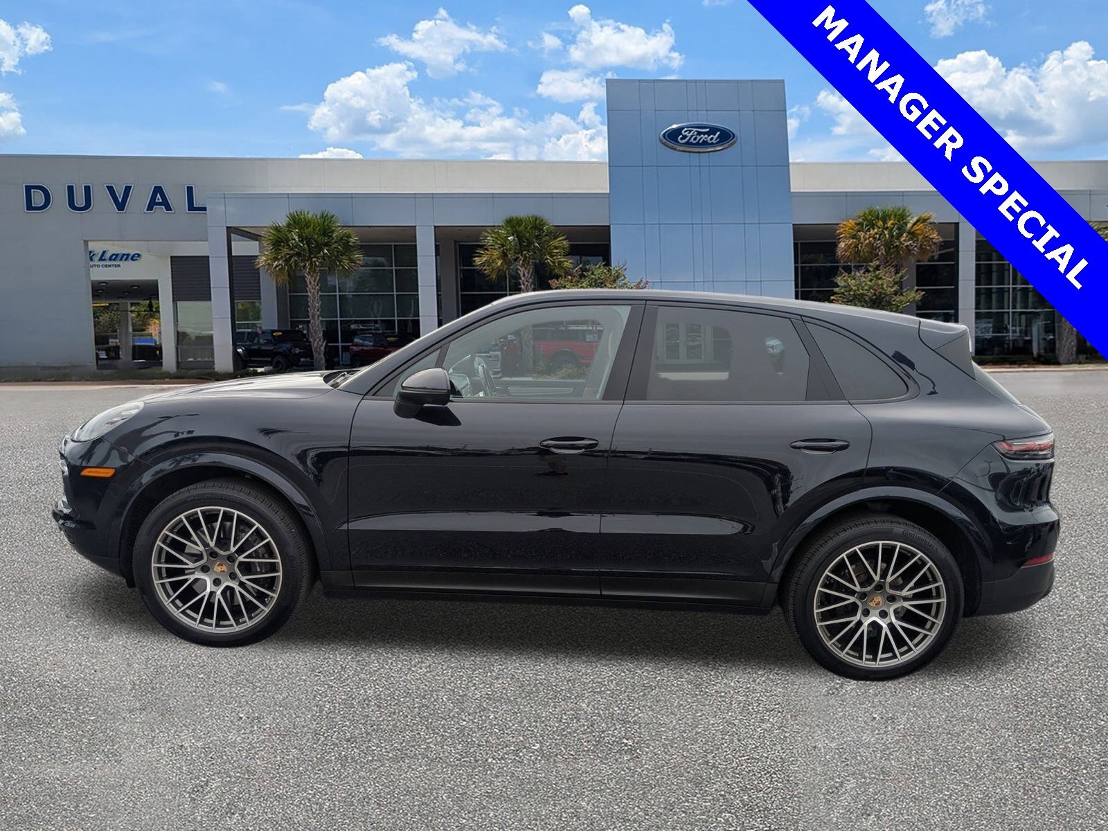 Used 2023 Porsche Cayenne Platinum Edition image 7