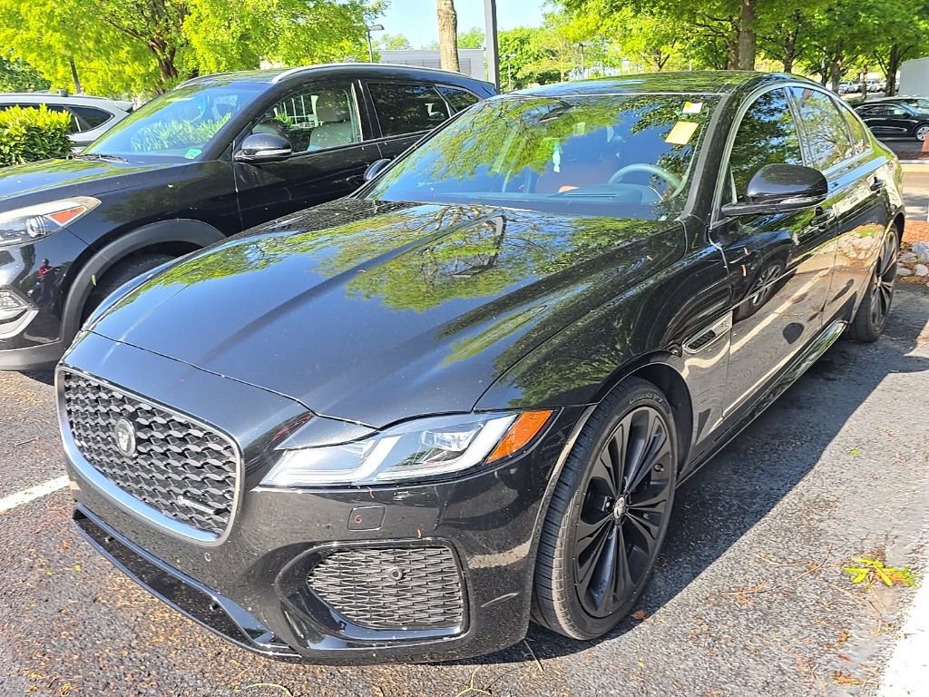 Used 2024 Jaguar XF R-Dynamic SE AWD/4WD image 4