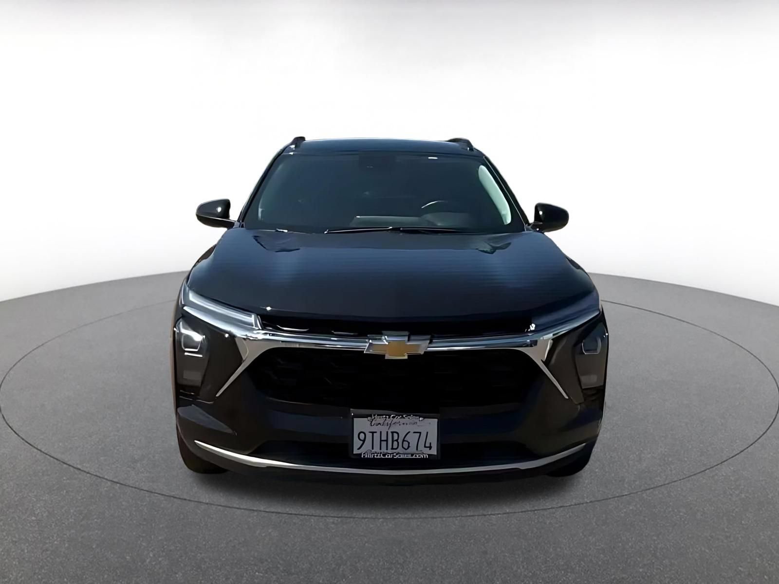 Used 2025 Chevrolet Trax LT w/ LT Convenience Package FWD image 4